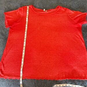 Cato Coral Ribbed Short Sleeve Tee with Scalloped Edges